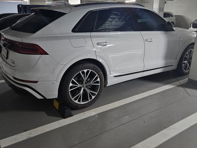 AUDI Q8 - 3