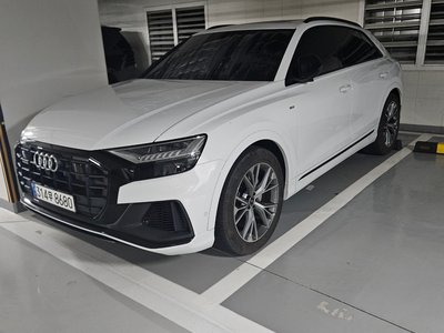 AUDI Q8 - 4