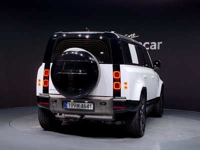 LAND ROVER DEFENDER - 4