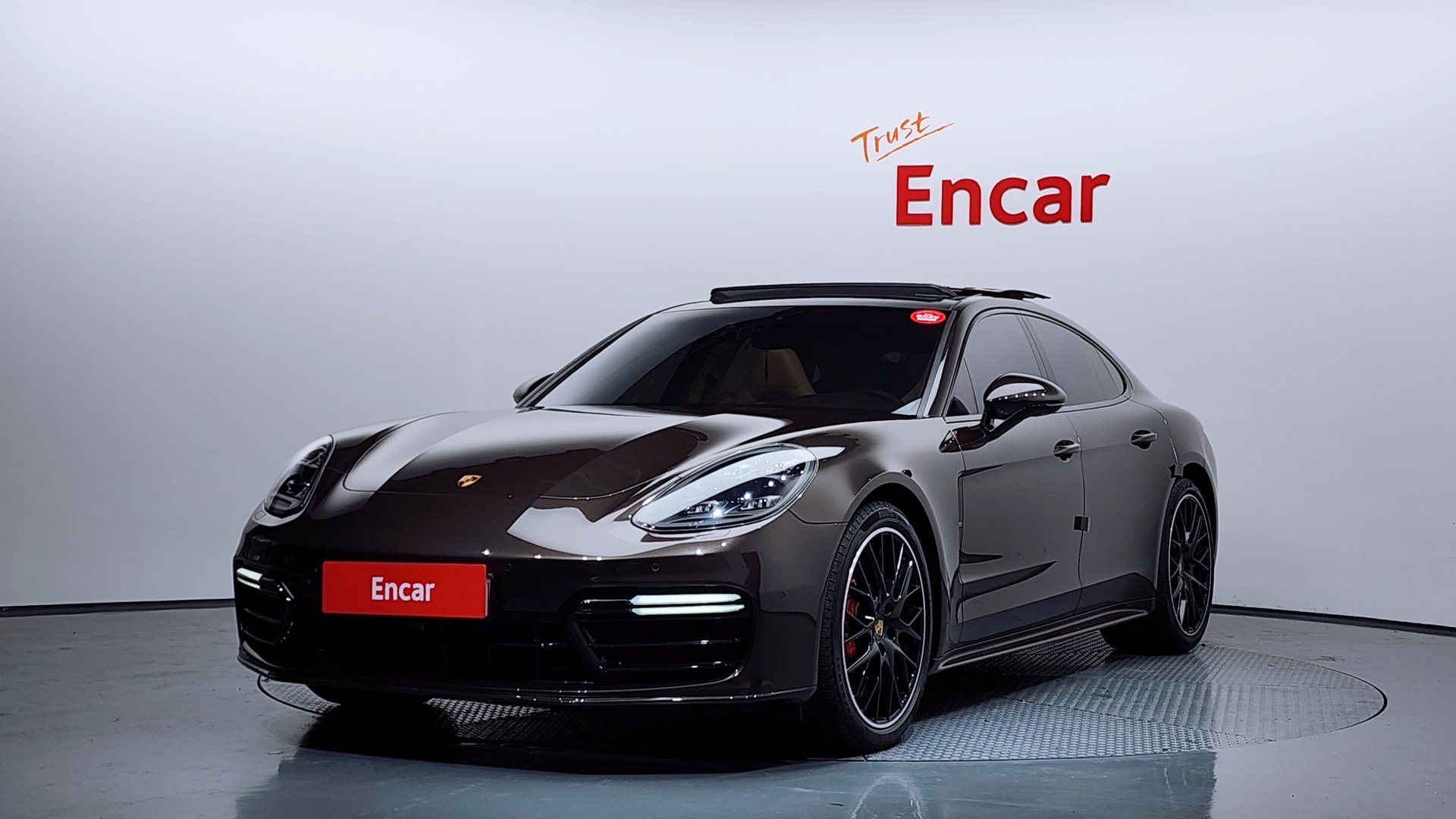 PORSCHE PANAMERA - View 1