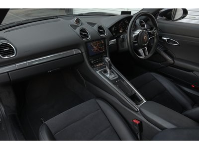 PORSCHE 718 CAYMAN - 3