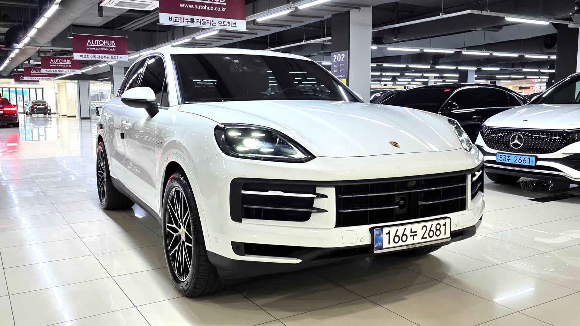PORSCHE CAYENNE - View 1
