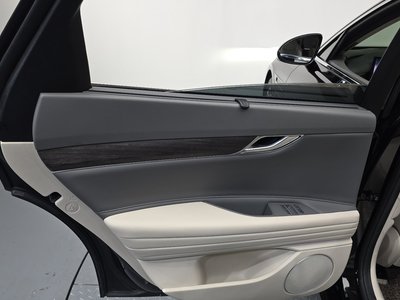 2024 Genesis G80 (RG3) thumbnail 15
