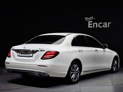 MERCEDES-BENZ E-CLASS - 3