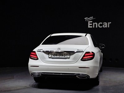 MERCEDES-BENZ E-CLASS - 4