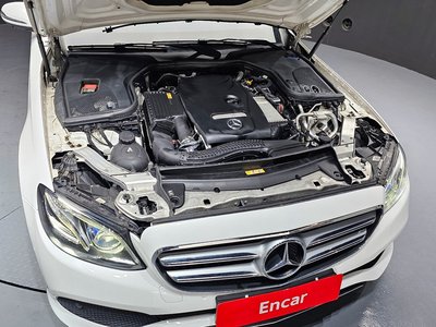 MERCEDES-BENZ E-CLASS - 7