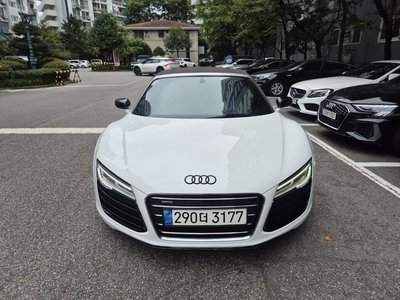 AUDI R8 - 1