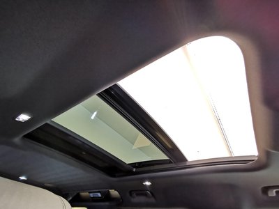 LAND ROVER DEFENDER - 4