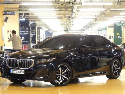 2024 BMW 5 SERIES photo 1