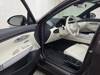 GENESIS ELECTRIFIED GV70 - 10