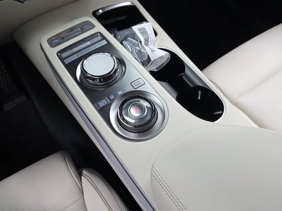 GENESIS ELECTRIFIED GV70 - 9