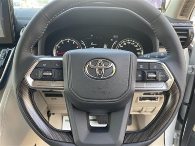 TOYOTA LAND CRUISER 300 - 9