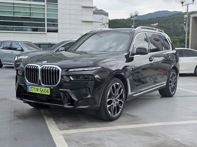 2025 BMW X7 photo 1