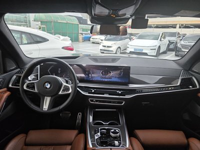2025 BMW X7 photo 4