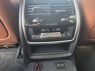2025 BMW X7 thumbnail 14