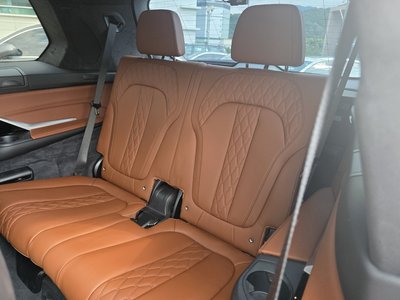 2025 BMW X7 thumbnail 15