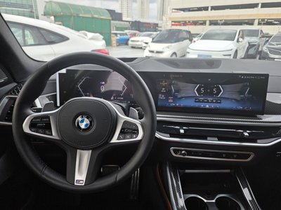2025 BMW X7 thumbnail 13