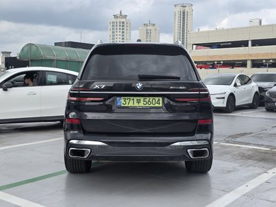 2025 BMW X7 photo 3