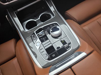 2025 BMW X7 photo 9