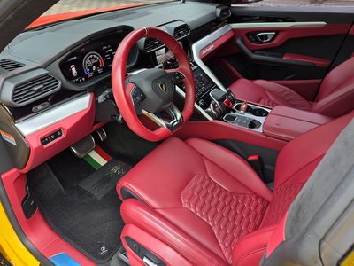 LAMBORGHINI URUS - 4