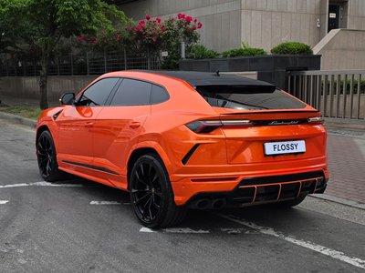 LAMBORGHINI URUS - 5