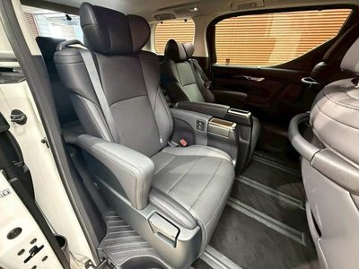2023 Toyota ALPHARD photo 8