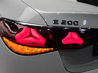 صورة 10 لـ 2025 Mercedes-BENZ E-CLASS