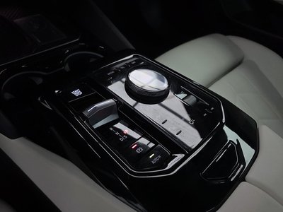 2024 BMW 5 SERIES thumbnail 12