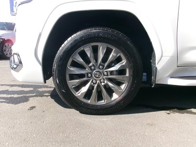 TOYOTA LAND CRUISER 300 - 8