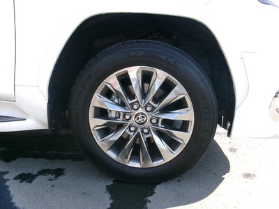 TOYOTA LAND CRUISER 300 - 7