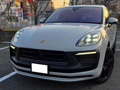 PORSCHE MACAN - 1