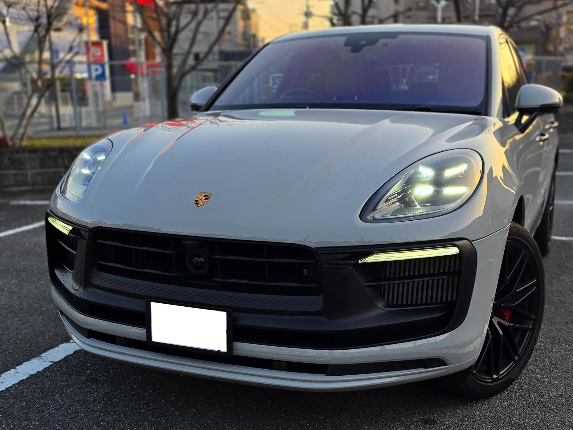 PORSCHE MACAN - View 1