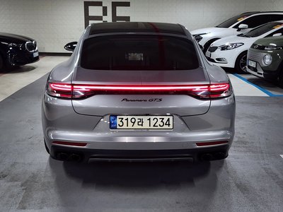 PORSCHE PANAMERA - 3