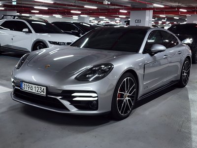 PORSCHE PANAMERA - 1