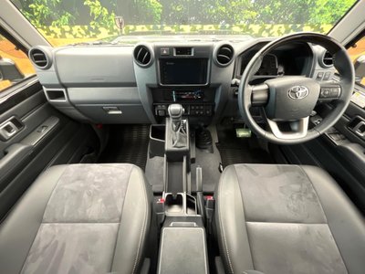 TOYOTA LAND CRUISER 70 - 2