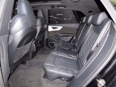 AUDI Q8 - 5