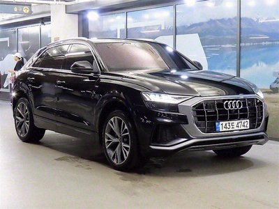 AUDI Q8 - 1
