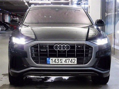 AUDI Q8 - 4