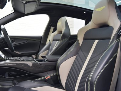 ASTON MARTIN DBX - 9