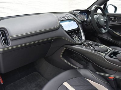 ASTON MARTIN DBX - 10