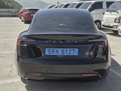 TESLA MODEL 3 - 3