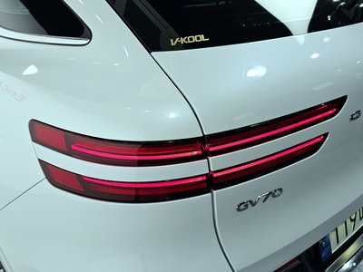 صورة 10 لـ 2023 Genesis GV70