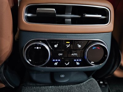 2023 Genesis GV70 — миниатюра 22