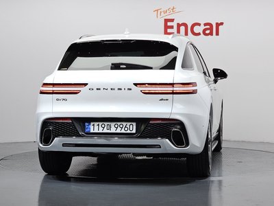 صورة 4 لـ 2023 Genesis GV70