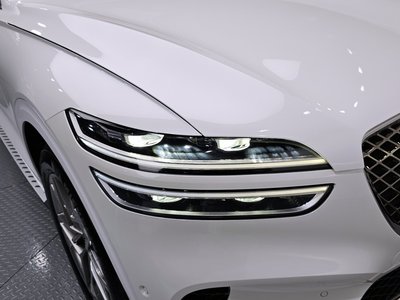 صورة 9 لـ 2023 Genesis GV70