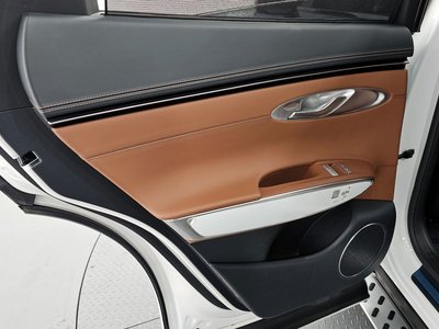 2023 Genesis GV70 — миниатюра 15