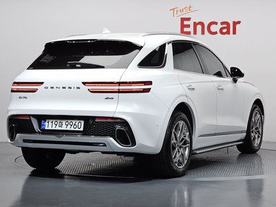 صورة 3 لـ 2023 Genesis GV70