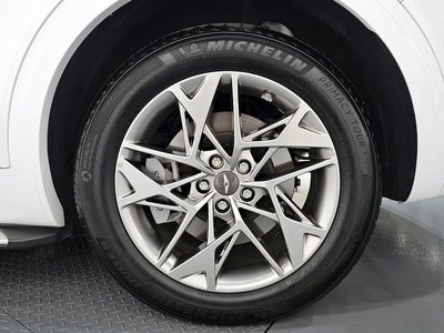 صورة 8 لـ 2023 Genesis GV70