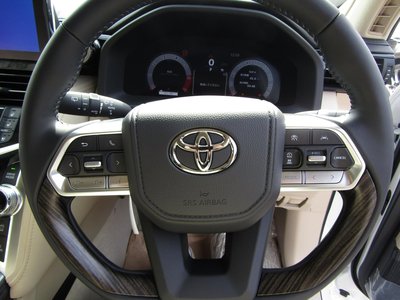 صورة مصغرة 22 لـ 2025 Toyota LAND CRUISER 300