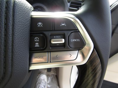 صورة مصغرة 24 لـ 2025 Toyota LAND CRUISER 300